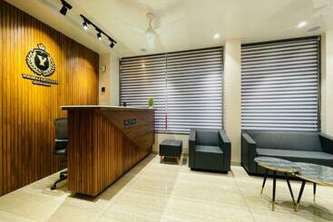 בית מלון כפרי Yogiraj Exclusive Lodge