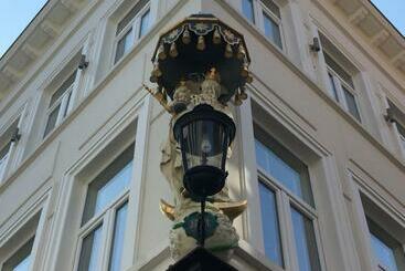 هتل Antwerp Business Suites