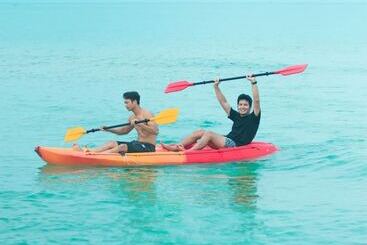 هتل Chaithalay Khanom Resort