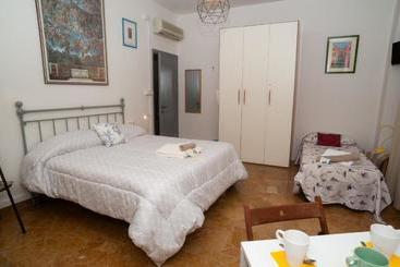 تختخواب و صبحانه Guesthouse Amici Miei