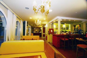 هتل Mantas Seaside Boutique