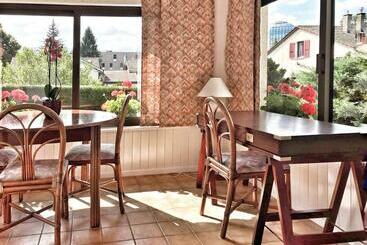 住宿加早餐  Lindo Lugar   Just A 7 Minute Walk From The Airport