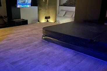 هتل La Suite Grenoble Spa Jacuzzi Et Sauna Privatif