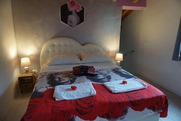 פנסיון Notte Rosa Suites & Relax