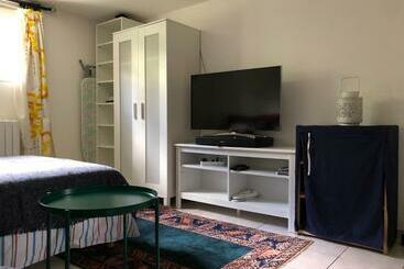 پانسیون Room In House Near Lycee International St Germain En Laye