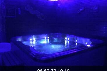 민박 Jacuzzi Privé Chambre Et Table D Hotes