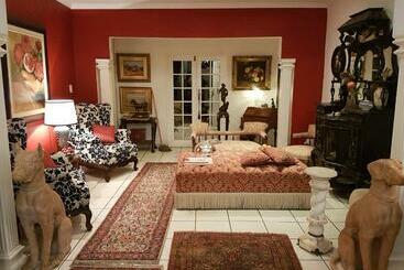 پانسیون Michaelangelo Guest House