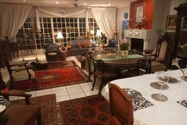 پانسیون Michaelangelo Guest House