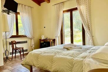 تختخواب و صبحانه Casale Terre Rosse