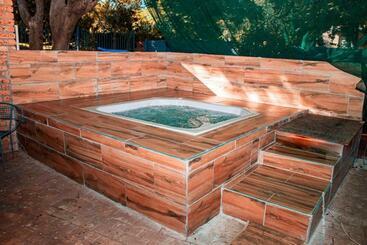 تختخواب و صبحانه Warmbaths Thai Spa And Guest House
