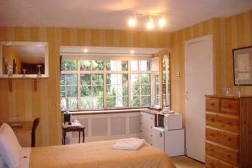 هتل Brookville House