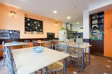 Oasis Backpackers  Hostel Granada
