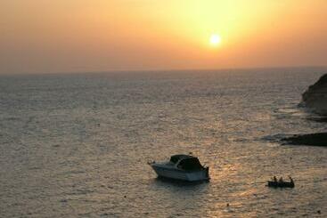 Sunset Seaview Apartments