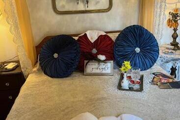 تختخواب و صبحانه The Abriendo Inn
