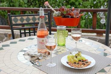 Los Geranios, Close To Beach, Puerto Colon, Yellowcat 2