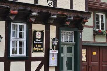 هتل Zum Schloss
