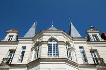 تختخواب و صبحانه Château D Escurat