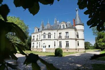 تختخواب و صبحانه Château D Escurat