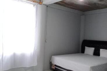 پانسیون Yohanes Guest House Sorake Surf Nias