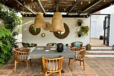 مبيت وإفطار Villa De La Luz Luxury Guesthouse