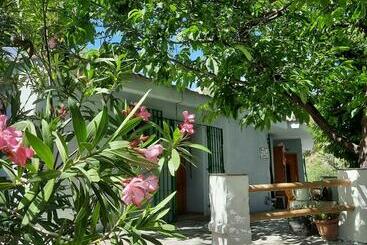تختخواب و صبحانه Alpujarra Guesthouse, Habitaciones En Un Cortijo Sostenible Y Aislado En Medio De La Nada En Parque