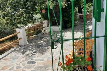 تختخواب و صبحانه Alpujarra Guesthouse, Habitaciones En Un Cortijo Sostenible Y Aislado En Medio De La Nada En Parque