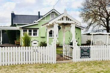 住宿加早餐  Clover Cottage Uralla