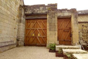 پانسیون The Piggeries At La Maison Tumtum Arbre