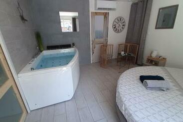 تختخواب و صبحانه Allegria Nimes Chambre Deluxe Spa