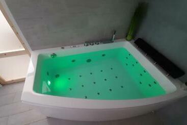 تختخواب و صبحانه Allegria Nimes Chambre Deluxe Spa