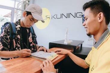 Aur Kuning Hostel Syariah Bukittinggi