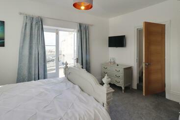 هاستل Master Accommodation Suite 2 Sea View With Balcony