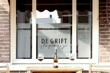 민박 De Grift