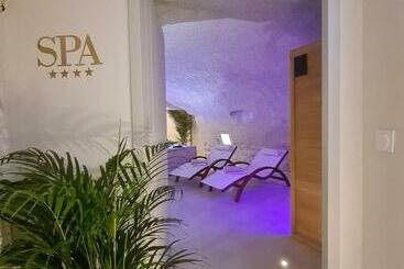 تختخواب و صبحانه La Dolce Vita Spa Privatif
