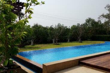 پانسیون Coconut Garden Retreat