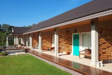 پانسیون Coconut Garden Retreat