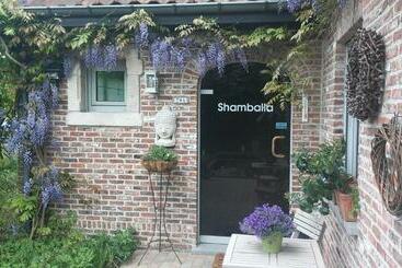 פנסיון Shamballa B & B/ Logies
