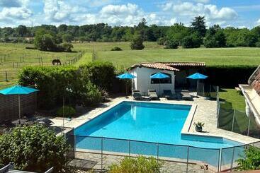 住宿加早餐  Le Clos De Bourginel