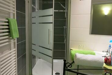 تختخواب و صبحانه Le Clos Marie