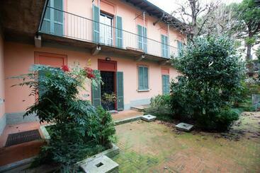 Пансион Villa Grande Con Stanze, Bagni E Giardino