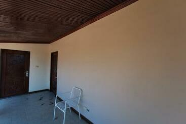 هتل Lek Homestay