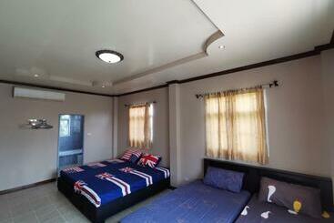 هتل Lek Homestay