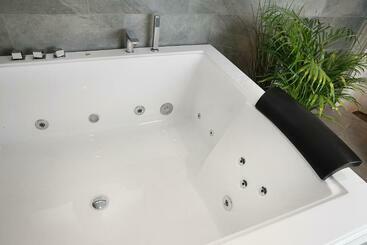 تختخواب و صبحانه Private Spa Lux With Whirlpool And Sauna In Zurich