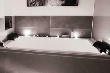 بنسيون Elle & Lui En Jacuzzi