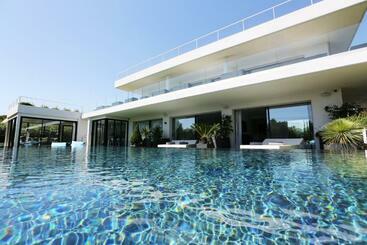 פנסיון Villa Miami