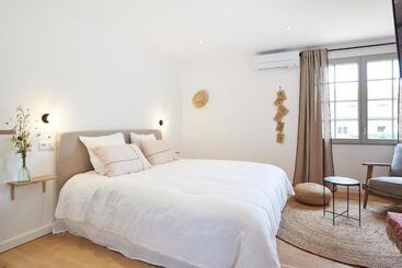 ベッドアンドブレックファースト Maison 1634   Parking, Petit Dejeuner Compris, Proche Centre, Climatisation, Piscine