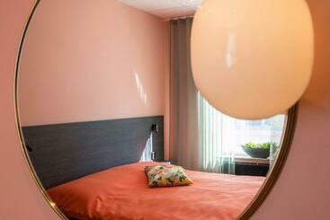 هتل Staykvick Boutique Hostel