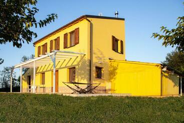 تختخواب و صبحانه La Casa Del Sole