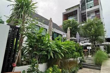تختخواب و صبحانه Daad Fah Home And Cafe