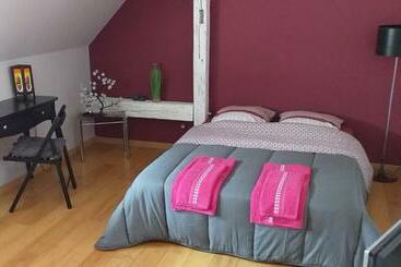 تختخواب و صبحانه Moderne Home Original Design